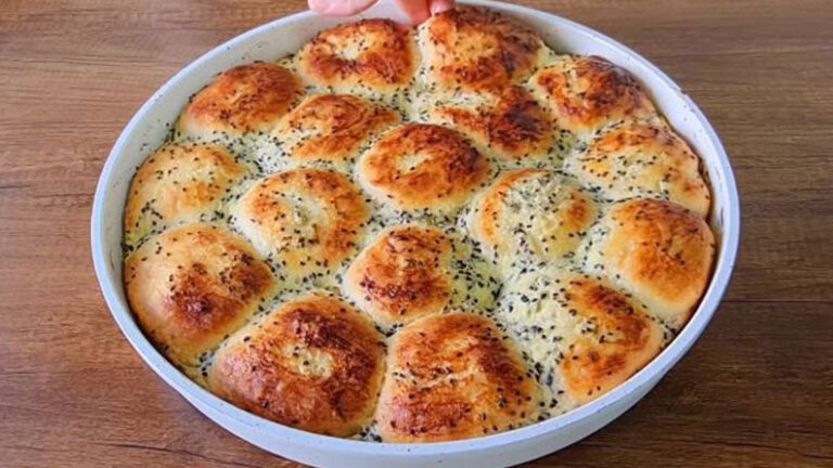 Kendi Özel Sosunda Pişen İkramlık Çörek Tarifi