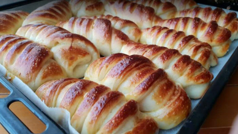 Uzun Süre Bayatlamayan Şekilli İkramlık Poğaça Tarifi