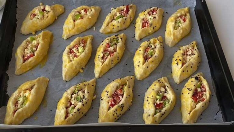 Maya Olmadan Çaydan Önce Hazır Pide Tarifi