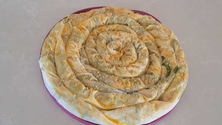 Hazır Yufkadan Buzluğa Kaldırılan İkramlık Börek Tarifi