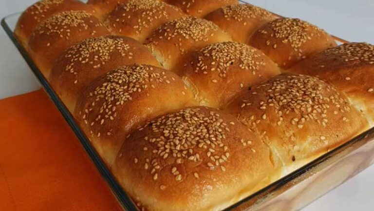 Yumuşaklıkta Zirveye Oturan İkramlık Soslu Poğaça Tarifi