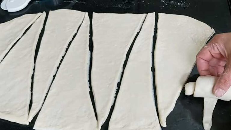 Hafta Sonu Kahvaltısına Kruvasan Pişi İkramlık Tarifi