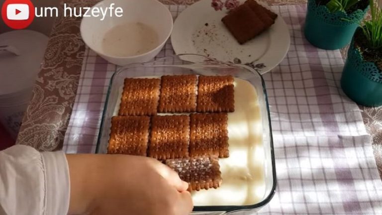 Fırınsız Borcam Dolusu Bisküvili Pasta Tarifi