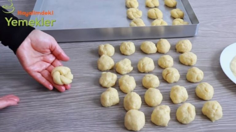 Harika Ötesi İrmikli Şerbetli Tatlı Tarifi