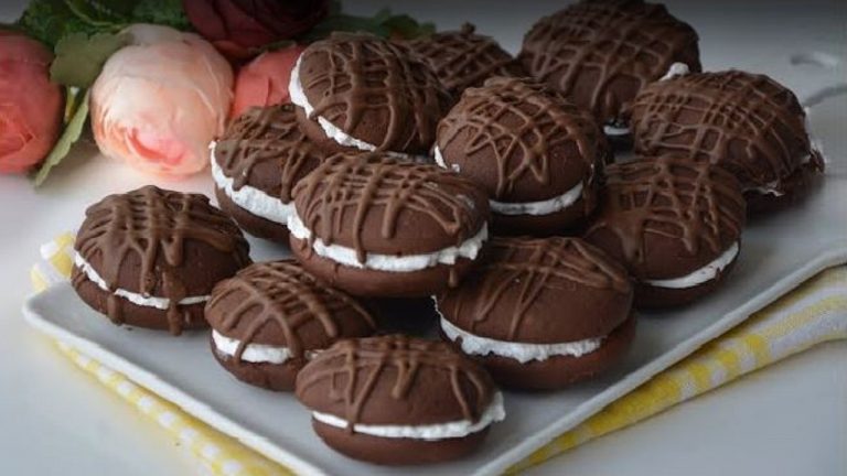 Şık Sunulan Kıyır Kıyır Sandviç Kurabiye Tarifi