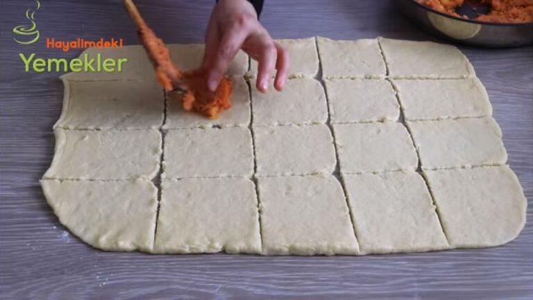 Ağızda Eriyen Yonca Böreği İkramlık Tarifi