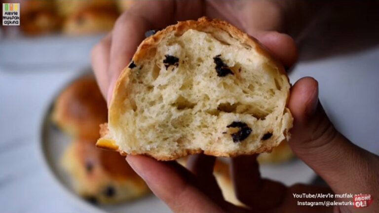 Çok Farklı Çikolata Parçalı İkramlık Tarifi