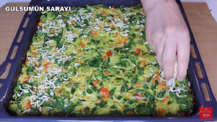 4 Kaşık Undan Koca Tepsi Börek Tarifi 5