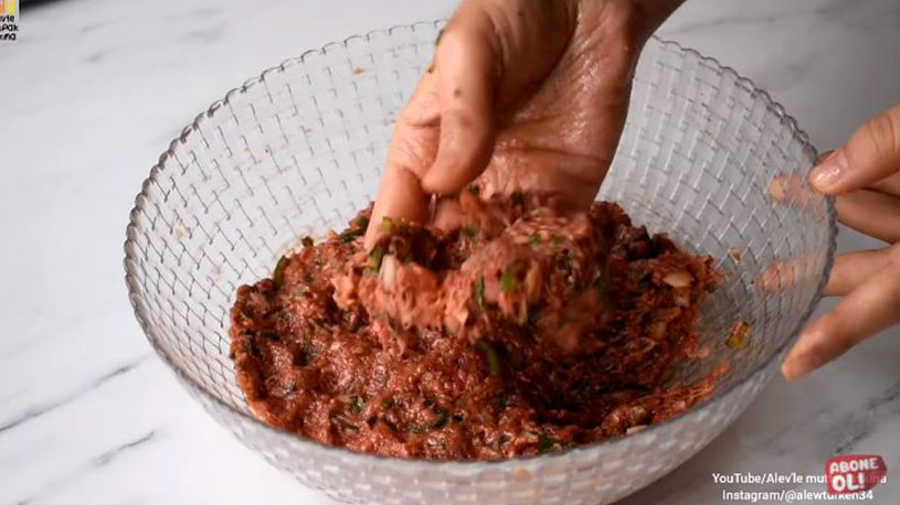 Çiğ İç Malzemeden Çaya Çok Yakışan Mini Pide Tarifi 1