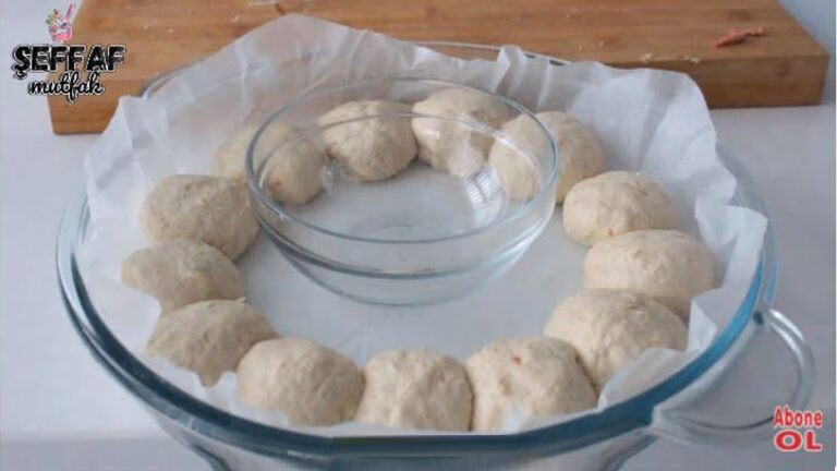 Hazır Hamurdan Sucuklu Pratik İkramlık Tarifi