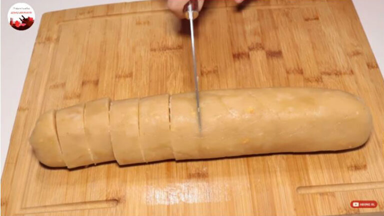 Klasik Yapılanlardan Farklı Kesme Un Helvası Tarifi