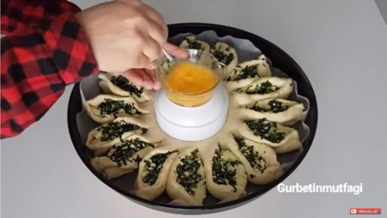 Sofralarda Güneş Gibi Olan İkramlık Çörek Tarifi