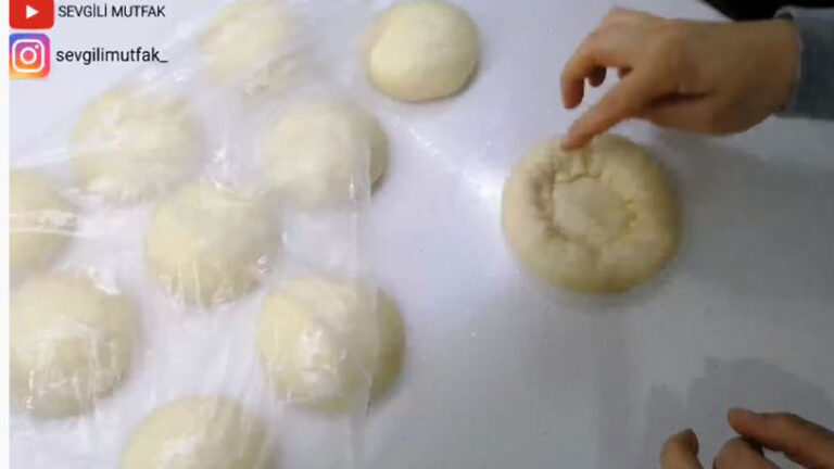 Buluttan Yumuşak Tekli İkramlık Çörek Tarifi