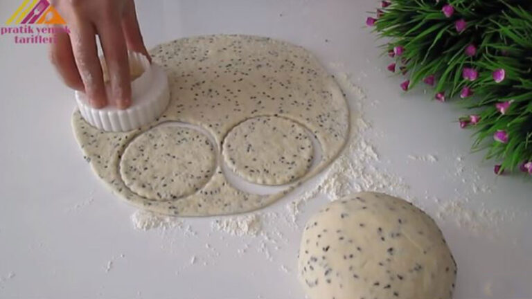 Çaya Kahvaltıya Çörekotlu İkramlık Tarifi