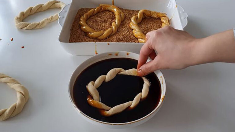 Kıyır Kıyır Sırları İle Gevrek Sokak Simidi Tarifi