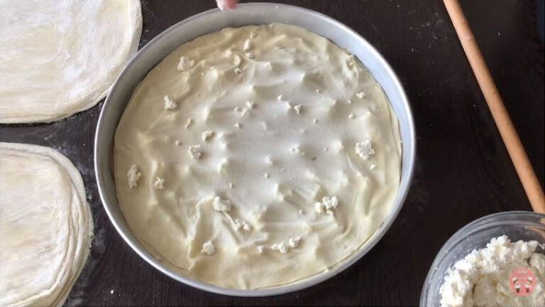 Hamuru Çok Farklı Açılan Çıtır Börek Tarifi