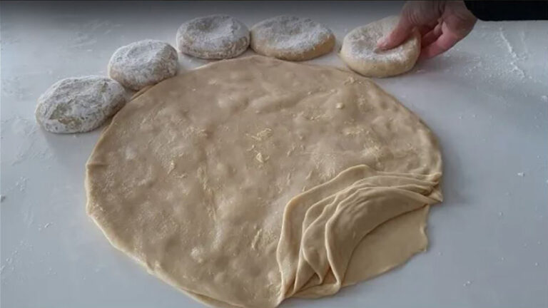 Sırrı Soğuk Hamurda Yumuşacık İkramlık Tarifi