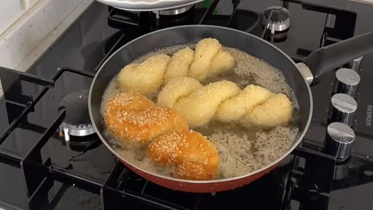 Bolun Olması Dikkat Çeken Biraz Susamdan Pişi Tarifi