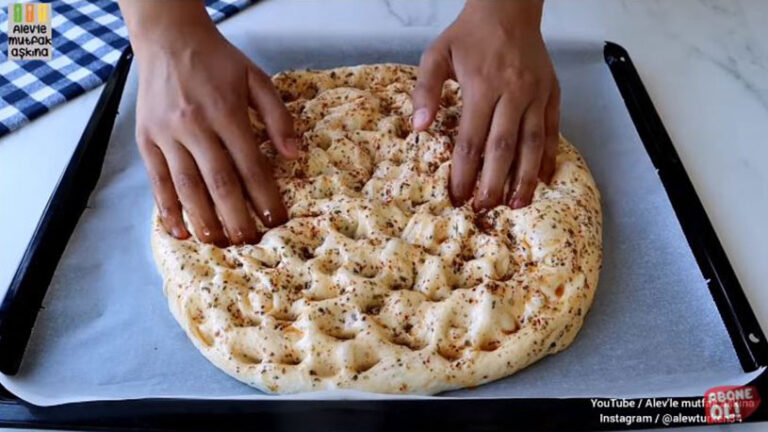 Muhteşem Hiç Uğraştırmayan Sarımsaklı İkramlık Tarifi