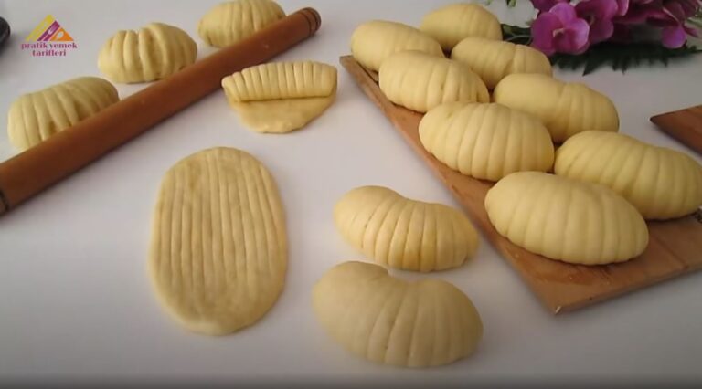 İnanılmaz Yumuşak Ve Şekilli İkramlık Tarifi