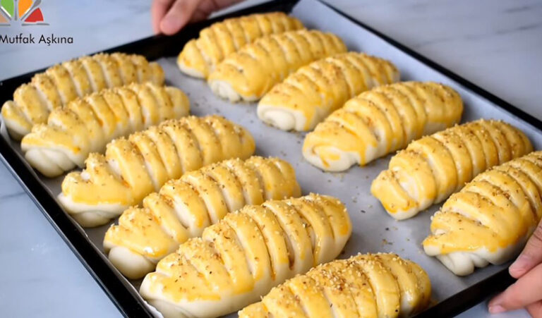Ne zaman Pişti Hemen Bitti Şaşırdığım Kat Kat İkramlık Poğaça Tarifi