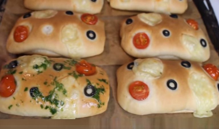 Farklı Görünen Hemen Biten İkramlık Poğaça Tarifi