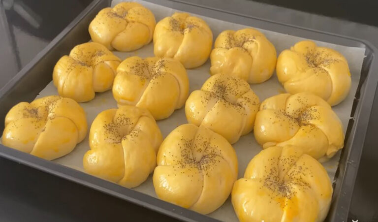 Her Zaman Hazır Pofur Pofur Kabaran İkramlık Buzluk Poğaçası Tarifi