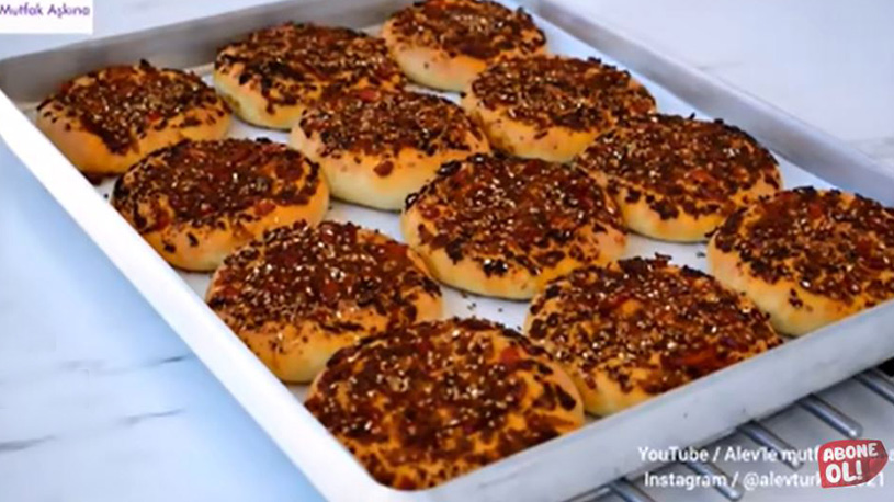 Çayı Tamamlayan Diğer Tariflerin Yerini Alan Poğaça Börek Tarifi 2