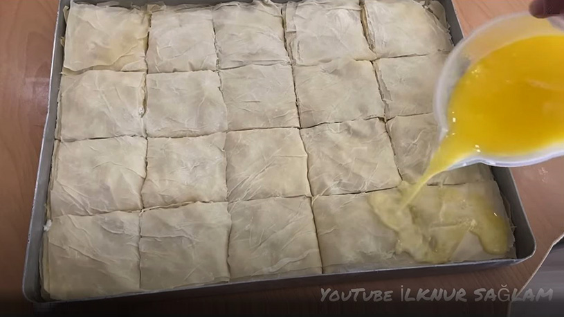 Dışı Baklava İçi Su Böreği Gibi El Açma Börek Tarifi 1