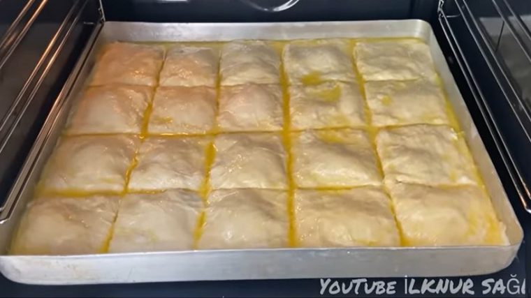 Dışı Baklava İçi Su Böreği Gibi El Açma Börek Tarifi 2