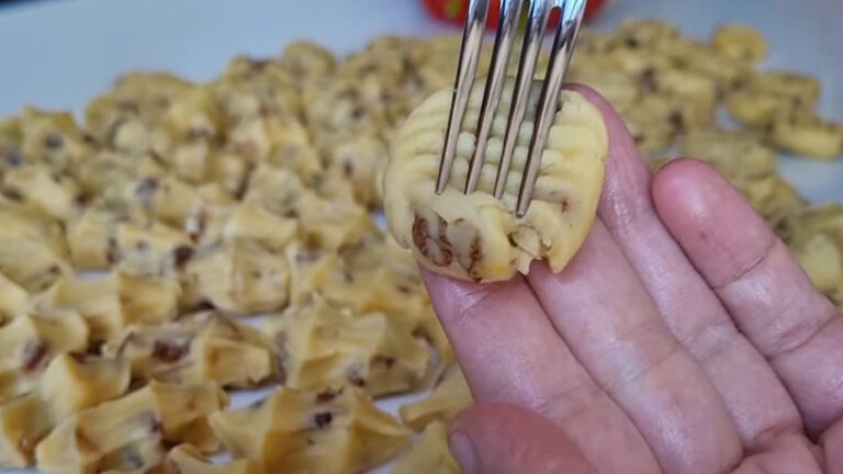 Hiç Bayatlamayan 1 Hamurdan 100 Tane Kurabiye Tarifi