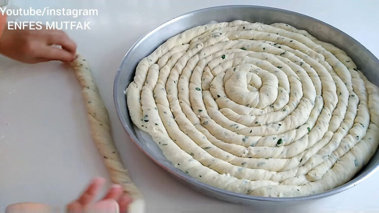 Tekniği Harika Ötesi Tepsi Böreği Tarifi
