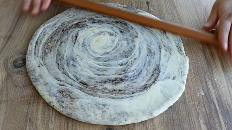 Böyle İddialısı Görülmemiş Katmer Çörek Tarifi