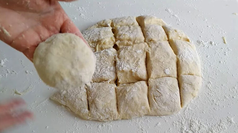 Patatesten Haftada 3 Kez Yapılan İkramlık Hamur İşi Tarifi
