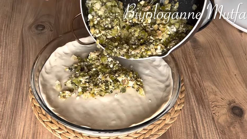 Tek Tek Yufkası Açılmadan 2 hamurdan Sayısız Katlı Börek Tarifi 2