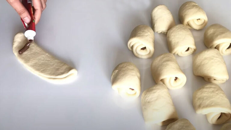 Üstü İçi Ağzı Sulandıran Çocuklara Büyüklere Poğaça Tarifi