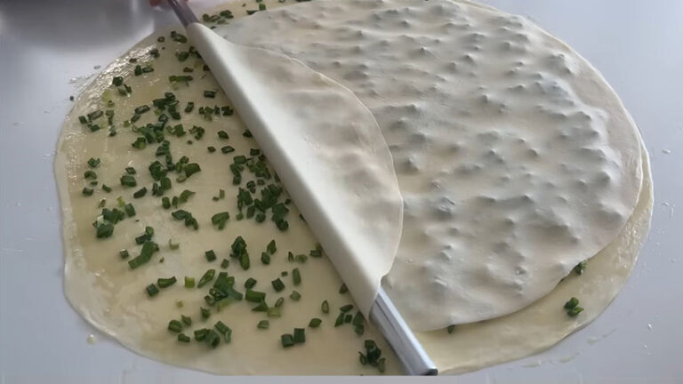 Yeşil Soğanlı Pratik Ve Hızlı Hamur İşi Tarifi