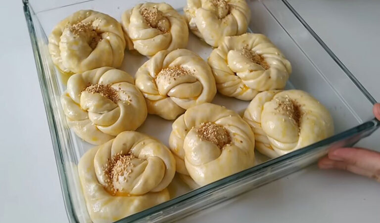 Hamur Açmayı Bilmeye Gerek Olmadan Yapılan İkramlık Tarifi