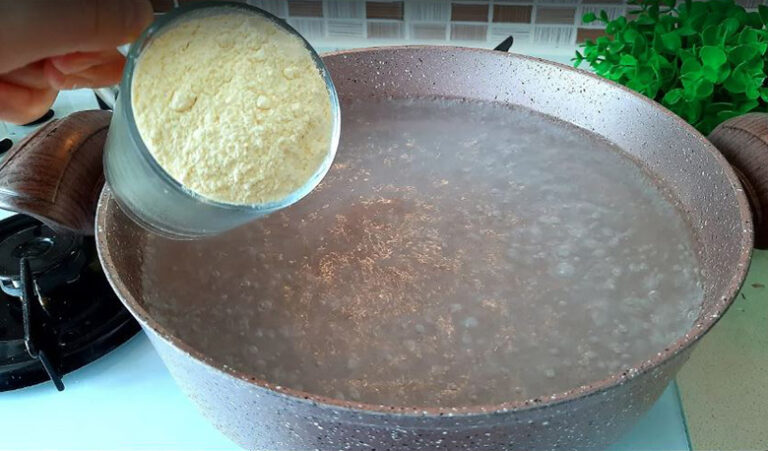 Mısır Unu İle Kaynar Suda Yapılan İkramlık Tarifi