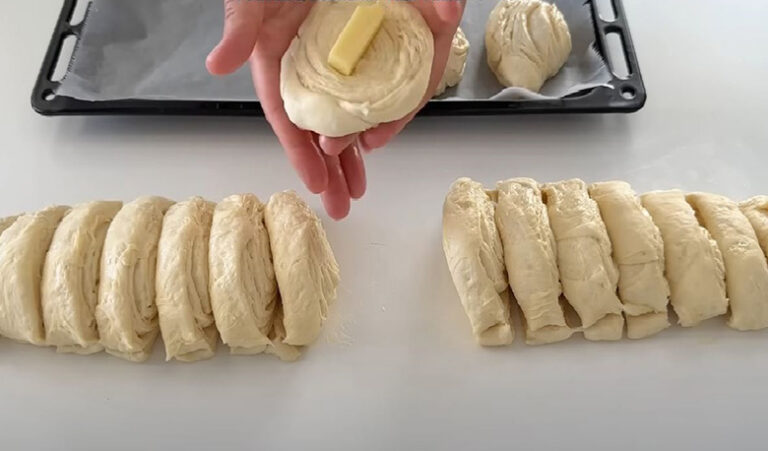 Kolay Yöntemi İle En Az Haftada 3 Kez Yapılan İkramlık Tarifi