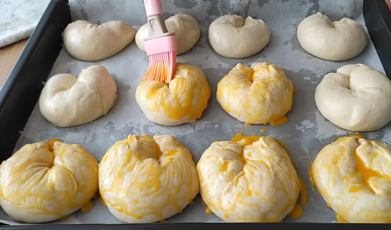 Bilinenlere Benzemeyen Yeri Zirve Olan İkramlık Tarifi