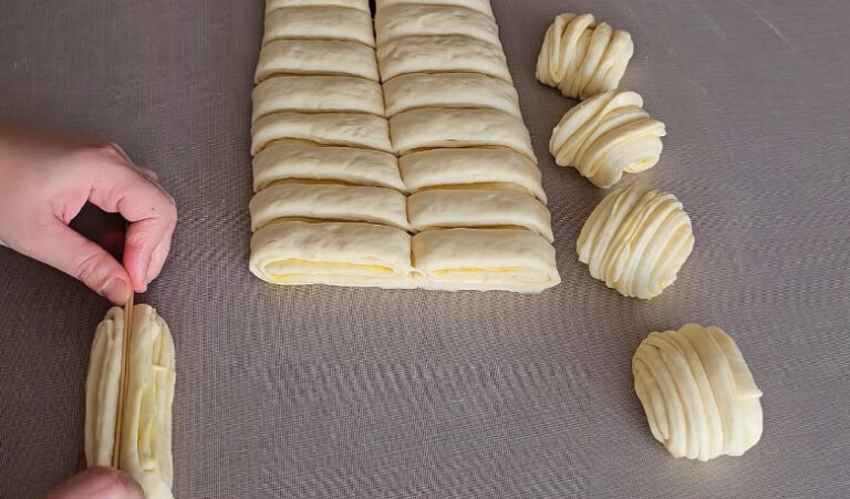 Yeni Teknikle Yapılan İkramlık Poğaça Tarifi