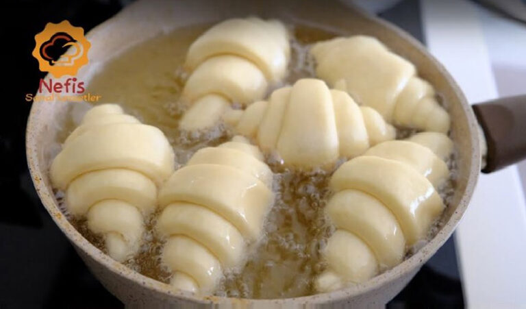 Tavada Yapıldığına Şaşırdığım Kuruvasan İkramlık Tarifi