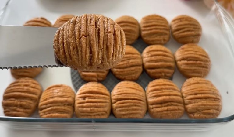 Bıçak Sayesinde İnanılmaz Kolay Şerbetli İkramlık Tatlı Tarifi