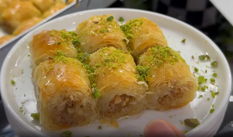5 Yufka Birden Açılan Hazır Sanılan Ev Baklavası Tarifi
