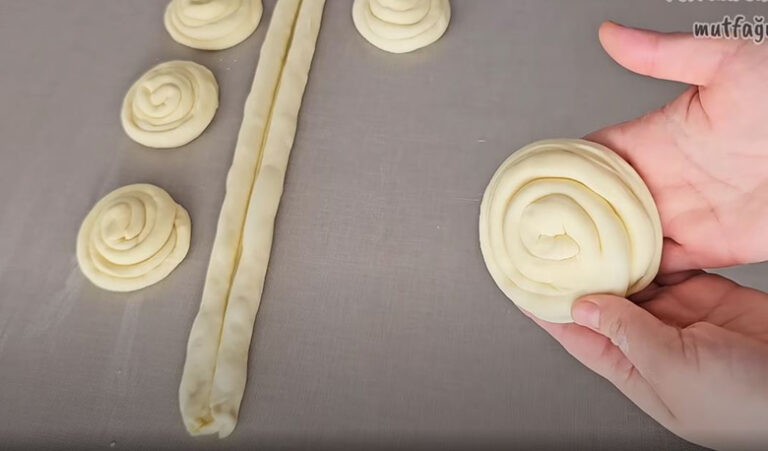 Sirke Ve Undan Tellere Ayrılan Kahvaltılık Katmer Tarifi